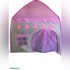 Kids play tent appx 3’ deep x 5’ wide x 3.5’ tall